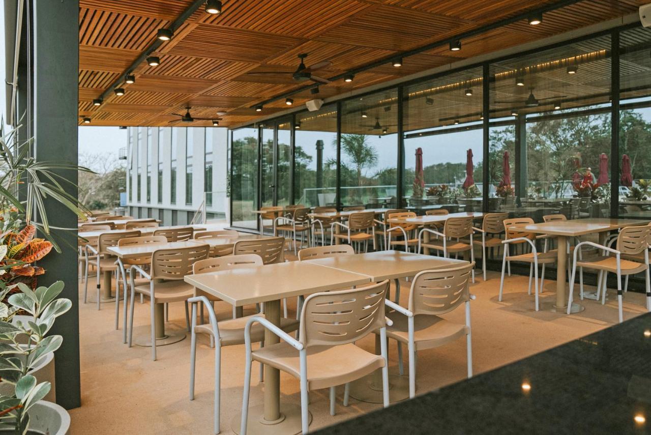 Howard Johnson Plaza La Ribera Resistencia Exterior photo